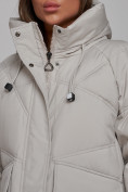 Оптом Пальто утепленное молодежное зимнее женское светло-серого цвета 52330SS, фото 14