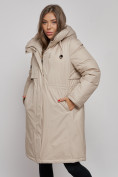 Оптом Пальто утепленное с капюшоном зимнее женское бежевого цвета 52333B в Казани, фото 9