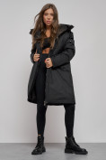 Оптом Пальто утепленное с капюшоном зимнее женское черного цвета 52333Ch в  Красноярске, фото 10