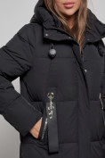 Оптом Пальто утепленное молодежное зимнее женское черного цвета 52351Ch в Уфе, фото 10