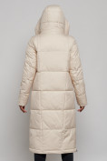 Оптом Пальто утепленное молодежное зимнее женское светло-бежевого цвета 52351SB в Ульяновске, фото 14