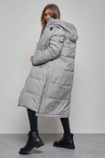Оптом Пальто утепленное молодежное зимнее женское серого цвета 52351Sr в Омске, фото 13