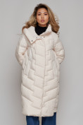 Оптом Пальто утепленное молодежное зимнее женское бежевого цвета 52355B в Уфе, фото 9
