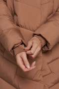 Оптом Пальто утепленное молодежное зимнее женское коричневого цвета 52355K в Перми, фото 13