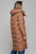 Оптом Пальто утепленное молодежное зимнее женское коричневого цвета 52355K в Новосибирске, фото 9