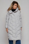 Оптом Пальто утепленное молодежное зимнее женское светло-серого цвета 52355SS в Казани, фото 10