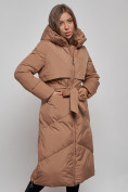 Оптом Пальто утепленное молодежное зимнее женское коричневого цвета 52356K в Томске, фото 10