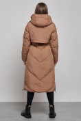 Оптом Пальто утепленное молодежное зимнее женское коричневого цвета 52356K в Хабаровске, фото 4