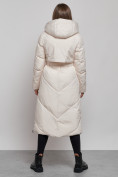 Оптом Пальто утепленное молодежное зимнее женское светло-бежевого цвета 52356SB в Хабаровске, фото 4