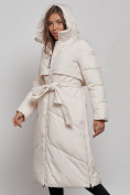 Оптом Пальто утепленное молодежное зимнее женское светло-бежевого цвета 52356SB в Иркутске, фото 6