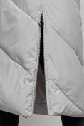 Оптом Пальто утепленное молодежное зимнее женское светло-серого цвета 52356SS в Томске, фото 11