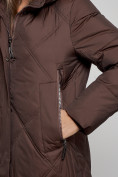 Оптом Пальто утепленное молодежное зимнее женское темно-коричневого цвета 52358TK, фото 11