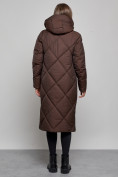 Оптом Пальто утепленное молодежное зимнее женское темно-коричневого цвета 52358TK в Барнауле, фото 4