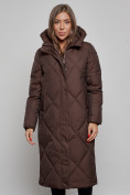 Оптом Пальто утепленное молодежное зимнее женское темно-коричневого цвета 52358TK в  Красноярске, фото 8