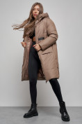 Оптом Пальто утепленное молодежное зимнее женское коричневого цвета 52359K в Барнауле, фото 12