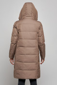 Оптом Пальто утепленное молодежное зимнее женское коричневого цвета 52359K в Омске, фото 7