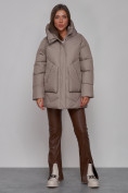 Оптом Зимняя женская куртка модная с капюшоном светло-коричневого цвета 52362SK в Казани