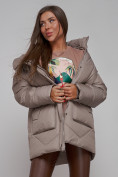 Оптом Зимняя женская куртка модная с капюшоном светло-коричневого цвета 52362SK в Казани, фото 14