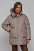 Оптом Зимняя женская куртка модная с капюшоном светло-коричневого цвета 52362SK в Казани, фото 17