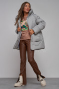 Оптом Зимняя женская куртка модная с капюшоном светло-серого цвета 52362SS в Казани, фото 17