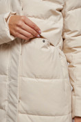 Оптом Пальто утепленное молодежное зимнее женское бежевого цвета 52382B в  Красноярске, фото 12