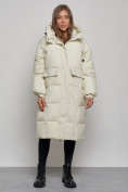 Оптом Пальто утепленное молодежное зимнее женское бежевого цвета 52391B в Омске