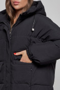 Оптом Пальто утепленное молодежное зимнее женское черного цвета 52391Ch в Волгоградке, фото 11