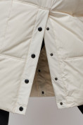 Оптом Пальто утепленное молодежное зимнее женское светло-бежевого цвета 52392SB в Омске, фото 12
