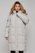 Оптом Пальто утепленное молодежное зимнее женское светло-серого цвета 52392SS в Ульяновске, фото 20