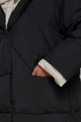 Оптом Пальто утепленное молодежное зимнее женское черного цвета 52395Ch в Омске, фото 14