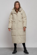 Оптом Пальто утепленное молодежное зимнее женское светло-бежевого цвета 52396SB