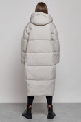 Оптом Пальто утепленное молодежное зимнее женское светло-серого цвета 52396SS в Екатеринбурге, фото 4