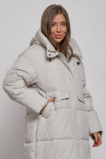 Оптом Пальто утепленное молодежное зимнее женское светло-серого цвета 52396SS в Перми, фото 9