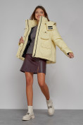 Оптом Зимняя женская куртка модная с капюшоном светло-желтого цвета 52413SJ в Казани, фото 10