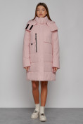 Оптом Пальто утепленное с капюшоном зимнее женское розового цвета 52426R