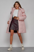 Оптом Пальто утепленное с капюшоном зимнее женское розового цвета 52426R, фото 11