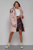 Оптом Пальто утепленное с капюшоном зимнее женское розового цвета 52426R, фото 12