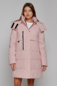Оптом Пальто утепленное с капюшоном зимнее женское розового цвета 52426R, фото 5