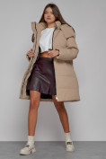 Оптом Пальто утепленное с капюшоном зимнее женское светло-коричневого цвета 52426SK в Екатеринбурге, фото 12