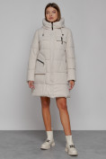 Оптом Пальто утепленное с капюшоном зимнее женское бежевого цвета 52429B в Волгоградке