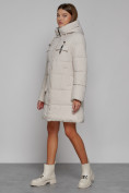 Оптом Пальто утепленное с капюшоном зимнее женское бежевого цвета 52429B в Сочи, фото 2