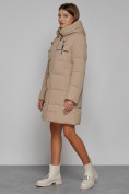 Оптом Пальто утепленное с капюшоном зимнее женское светло-коричневого цвета 52429SK, фото 2