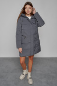 Оптом Пальто утепленное с капюшоном зимнее женское темно-серого цвета 52429TC в Уфе, фото 10