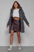 Оптом Пальто утепленное с капюшоном зимнее женское темно-серого цвета 52429TC в Уфе, фото 11