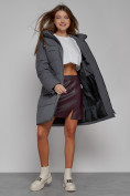 Оптом Пальто утепленное с капюшоном зимнее женское темно-серого цвета 52429TC в Волгоградке, фото 12
