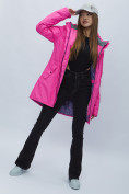 Оптом Парка женская с капюшоном розового цвета 551706R в Казани, фото 11