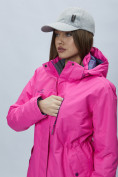 Оптом Парка женская с капюшоном розового цвета 551706R в Казани, фото 9