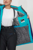 Оптом Парка женская с капюшоном и мехом зимняя бирюзового цвета 551961Br в Екатеринбурге, фото 15