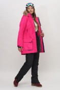Оптом Парка женская с капюшоном и мехом зимняя розового цвета 551961R в Екатеринбурге, фото 8