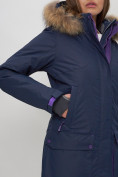 Оптом Парка женская с капюшоном и мехом зимняя темно-синего цвета 551961TS в Казани, фото 10